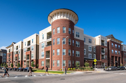 Off Campus Apartment Pool