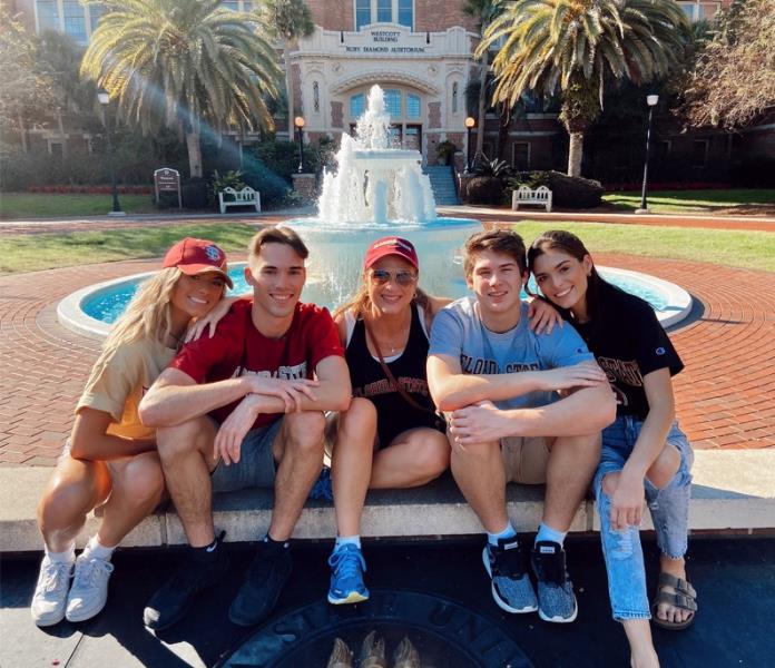 Family visiting student during FSU Family Weekend